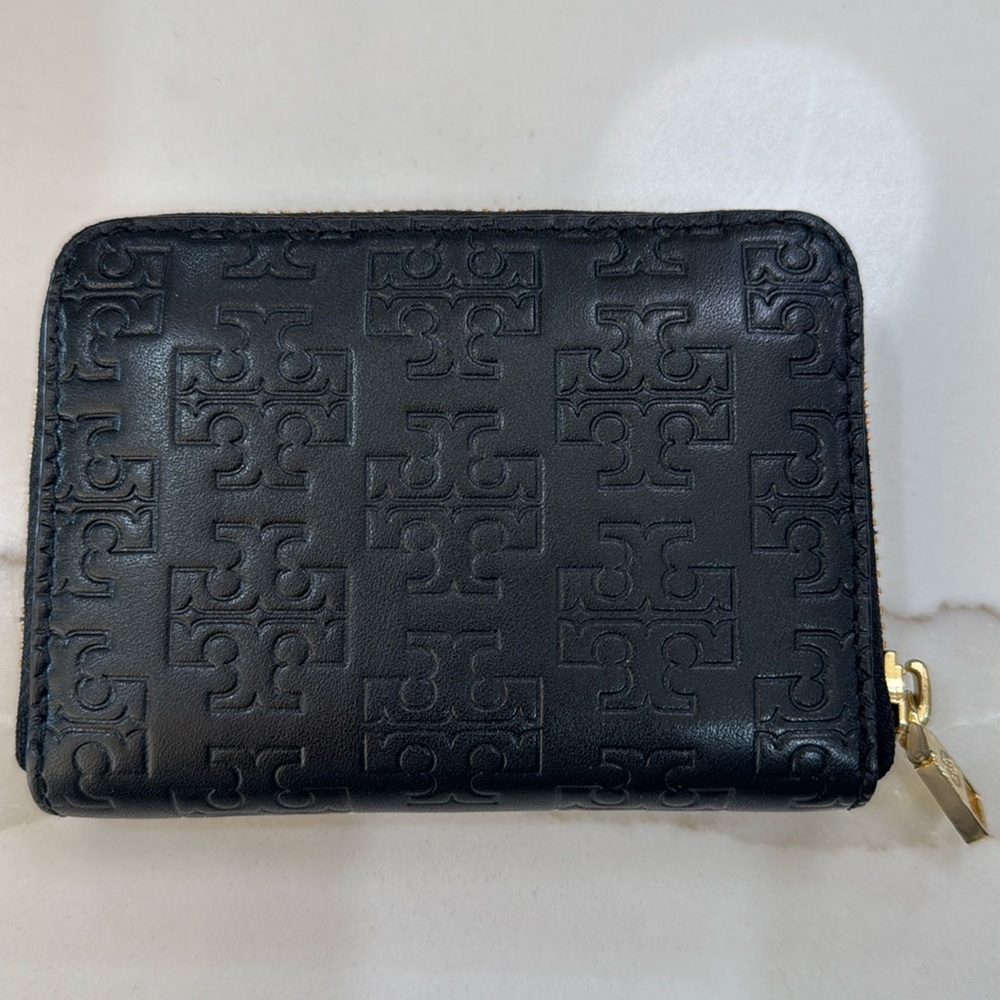 Tory Burch small wallet with key ring. Like new!!!